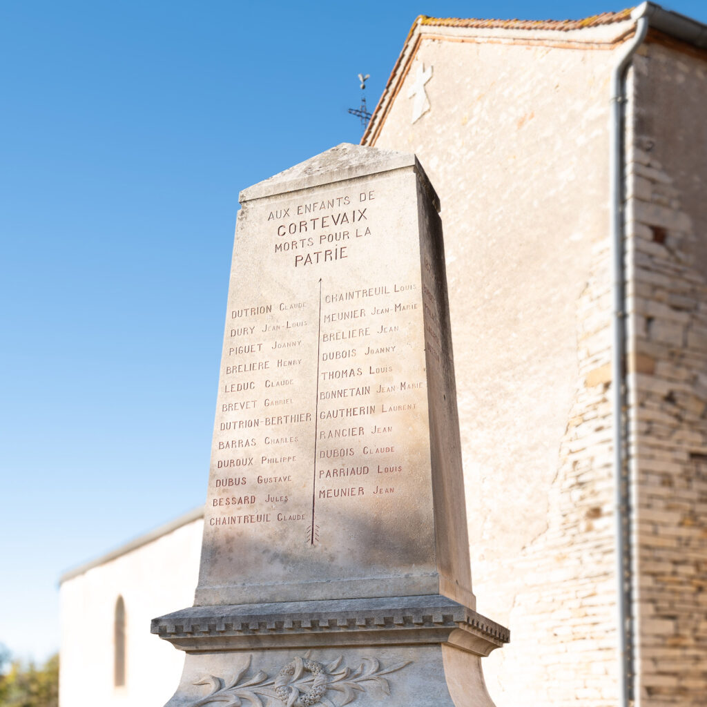 monumet-aux-morts-de-cortevaix-avec-noms-des-soldats-1914-1918